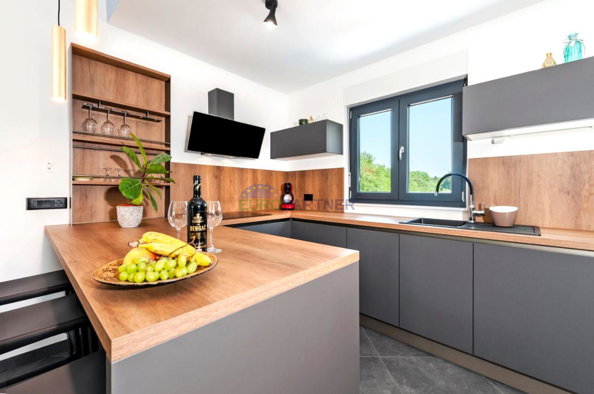 Villa con piscina vicino al mare a Rovigno