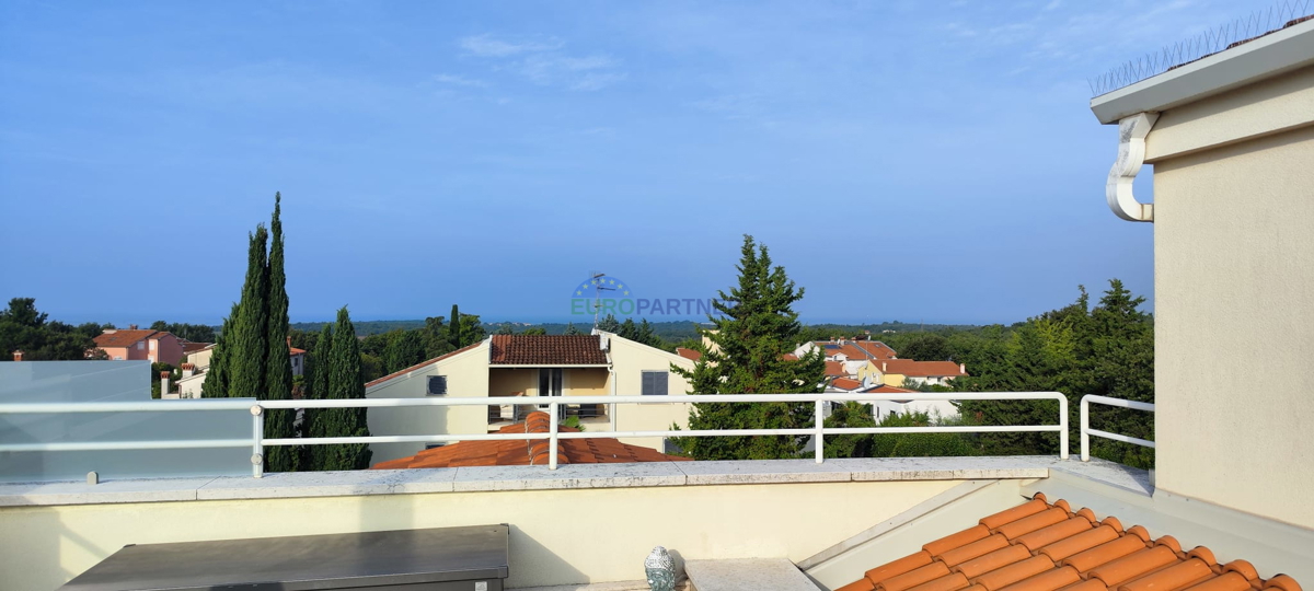 Zona Parenzo, appartamento con ampia terrazza e vista mare!