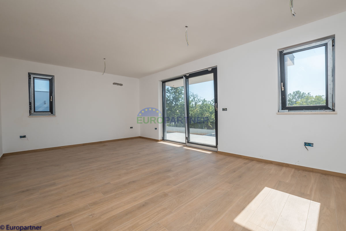 Appartamento, 2 camere da letto + soggiorno, zona Parenzo, 63m2