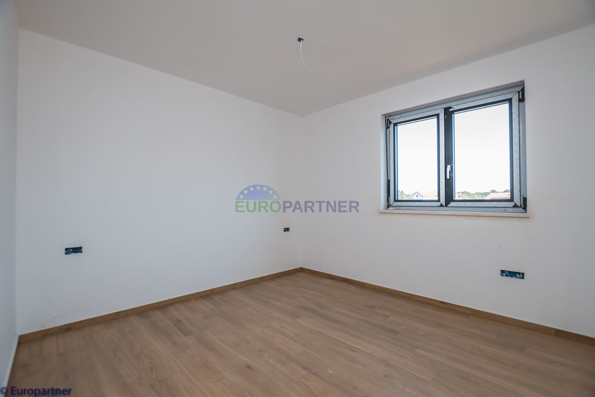 Appartamento, 2 camere da letto + soggiorno, zona Parenzo, 63m2