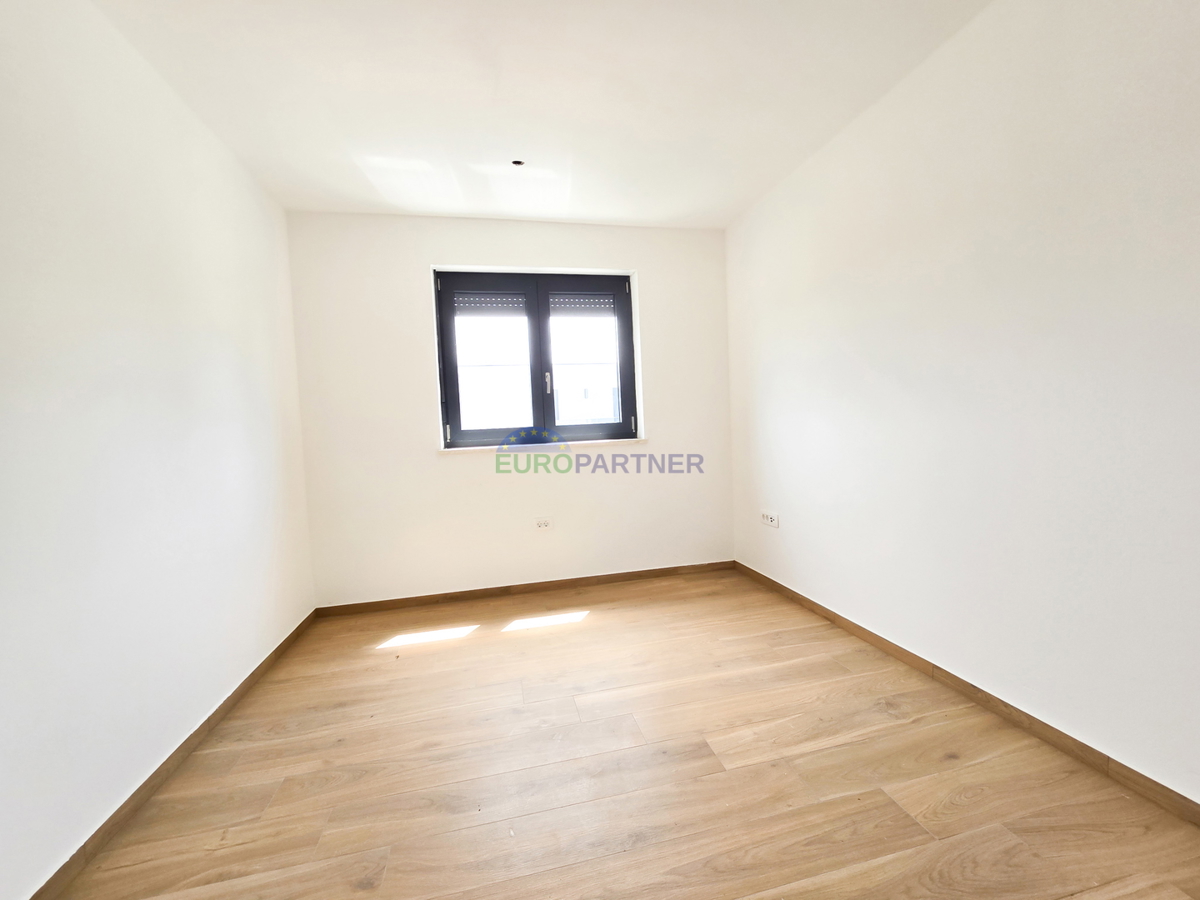 Appartamento, 2 camere da letto + soggiorno, zona Parenzo, 63m2