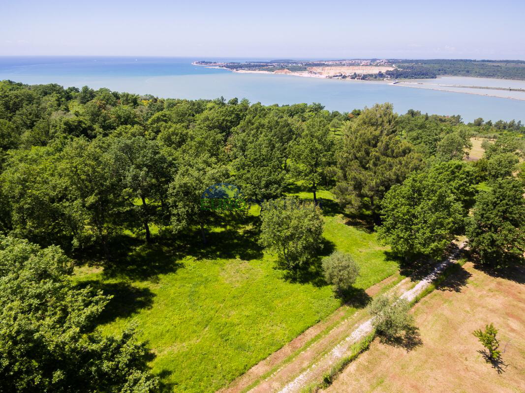 Bellissimo terreno edificabile con vista sul mare