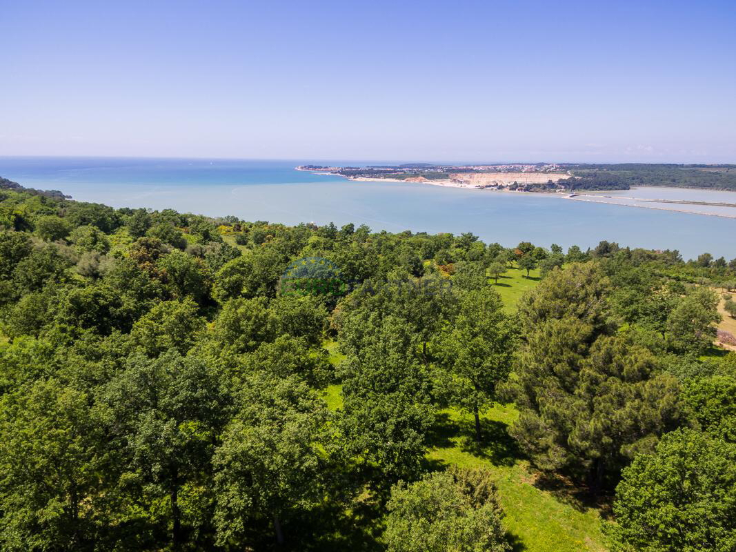 Bellissimo terreno edificabile con vista sul mare