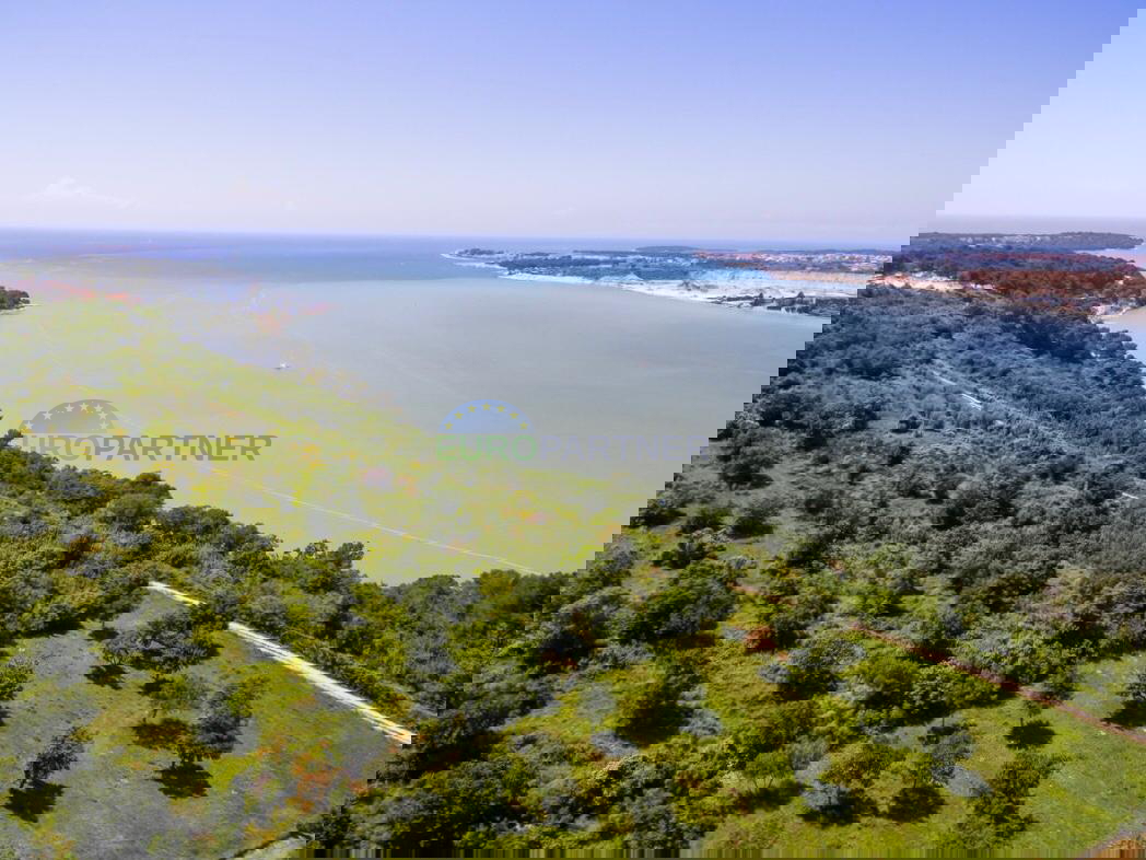 Bellissimo terreno edificabile con vista sul mare