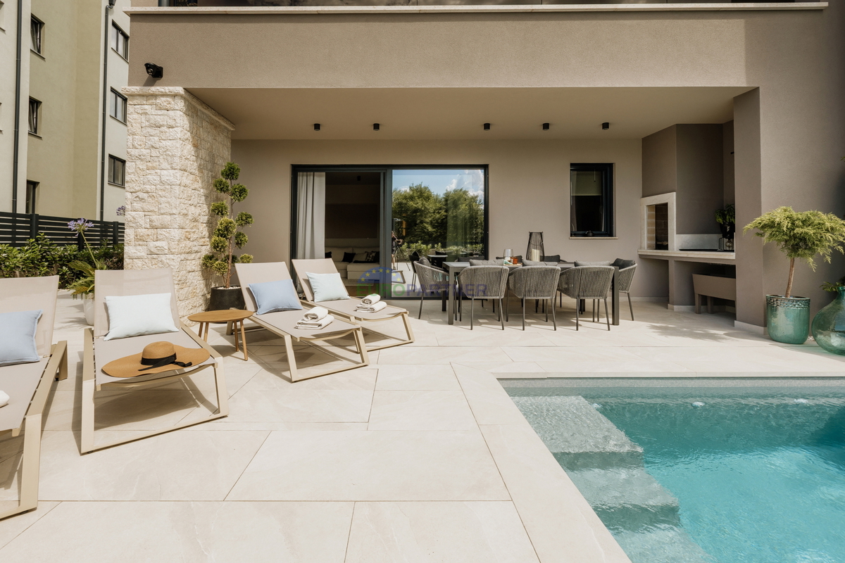 Casa bifamiliare poco distante dal mare, Vabriga