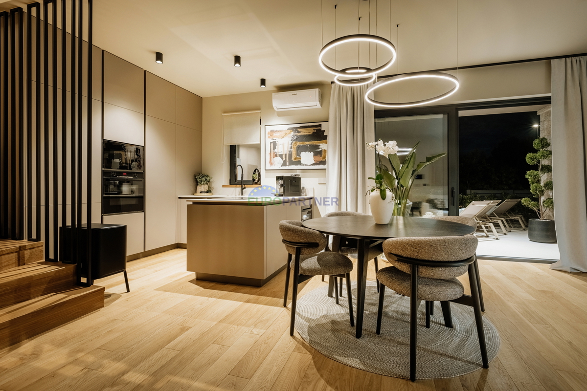 Casa bifamiliare poco distante dal mare, Vabriga