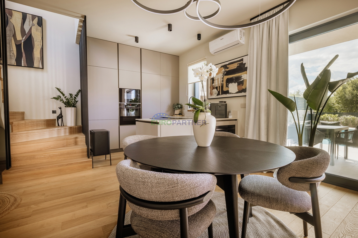 Casa bifamiliare poco distante dal mare, Vabriga