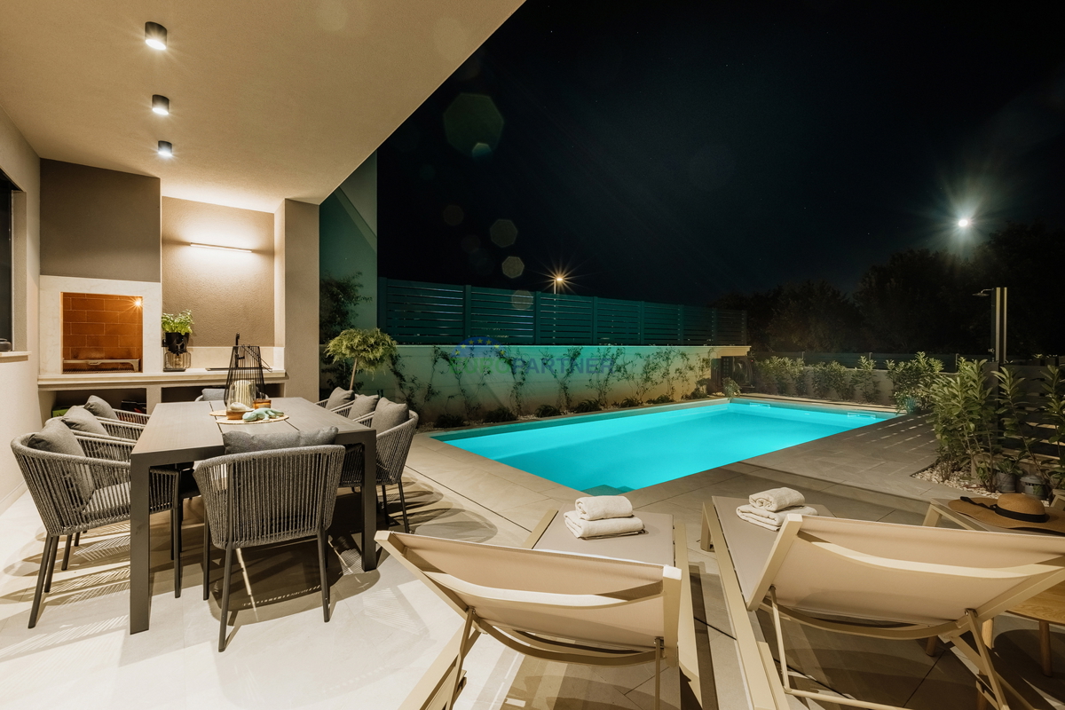 Casa bifamiliare poco distante dal mare, Vabriga