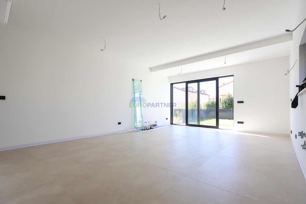 Moderna casa a schiera vicino al mare e alla città di Poreč