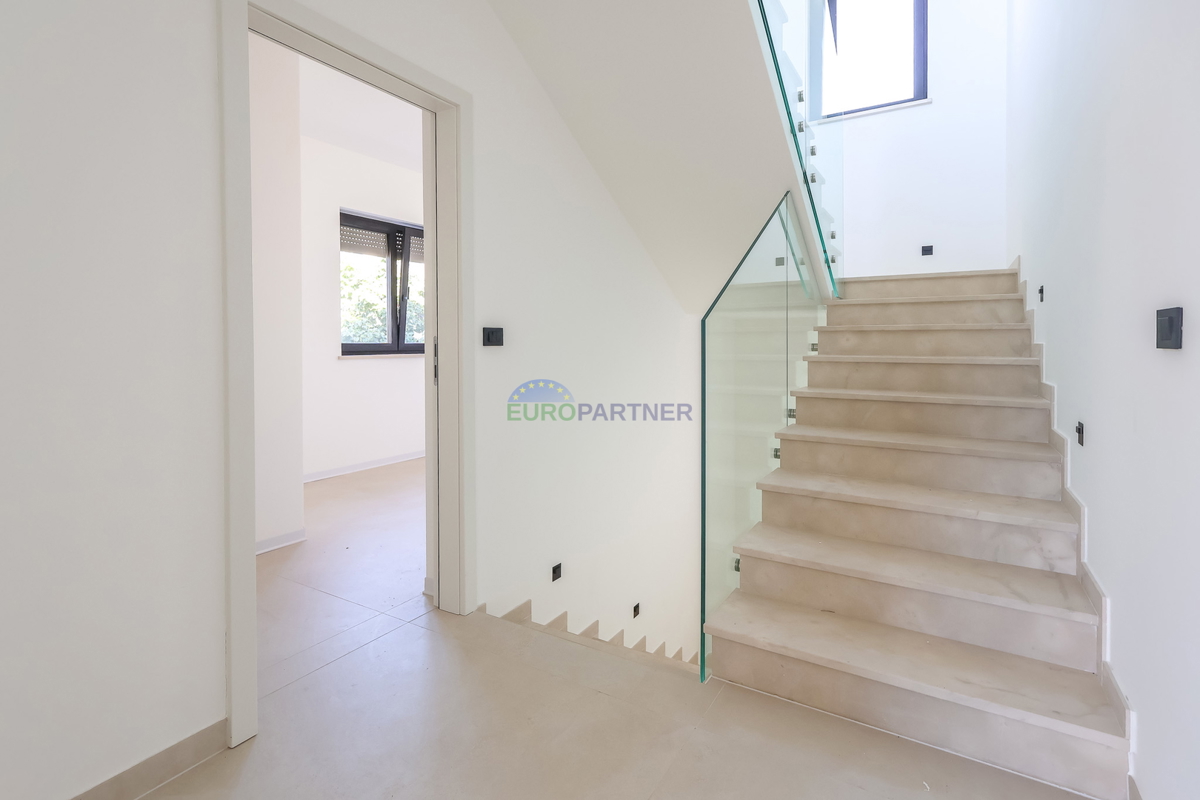 Moderna casa a schiera vicino al mare e alla città di Poreč