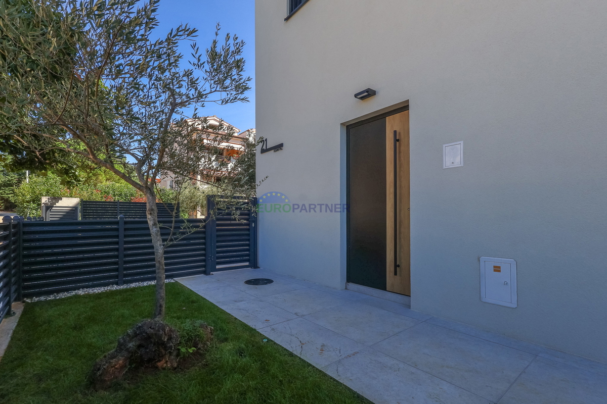 Moderna casa a schiera vicino al mare e alla città di Poreč