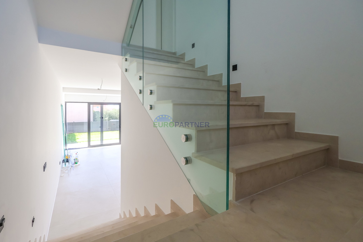 Moderna casa a schiera vicino al mare e alla città di Poreč