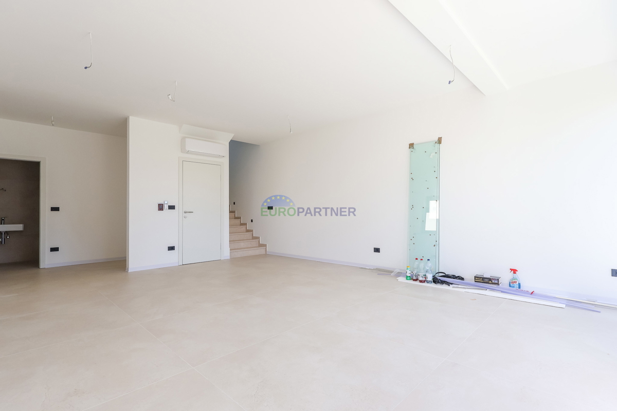 Moderna casa a schiera vicino al mare e alla città di Poreč