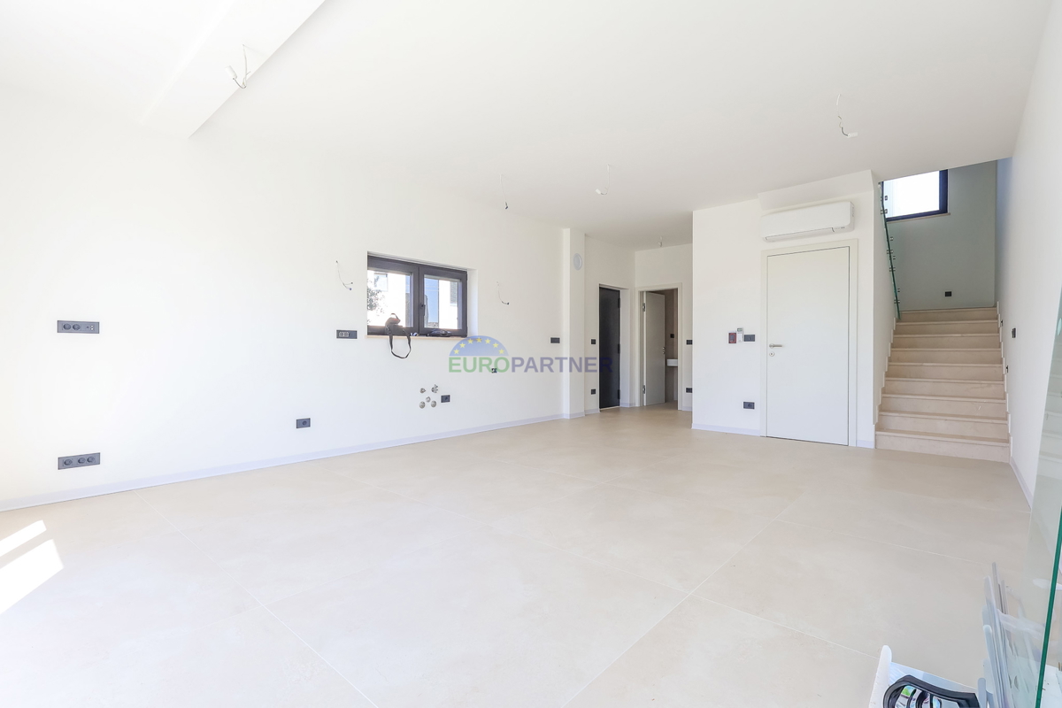 Moderna casa a schiera vicino al mare e alla città di Poreč