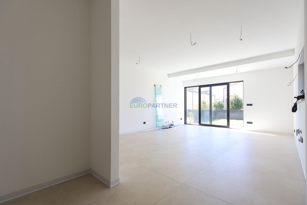 Moderna casa a schiera vicino al mare e alla città di Poreč