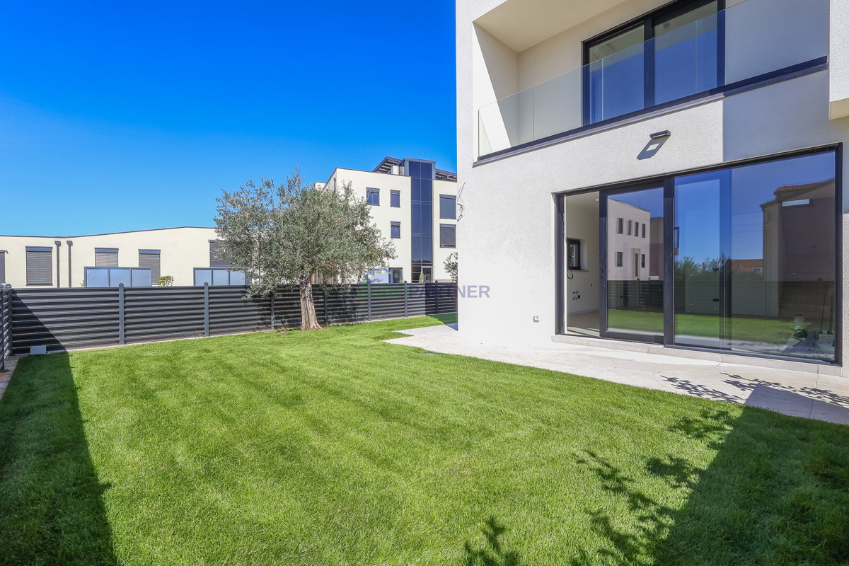Moderna casa a schiera vicino al mare e alla città di Poreč
