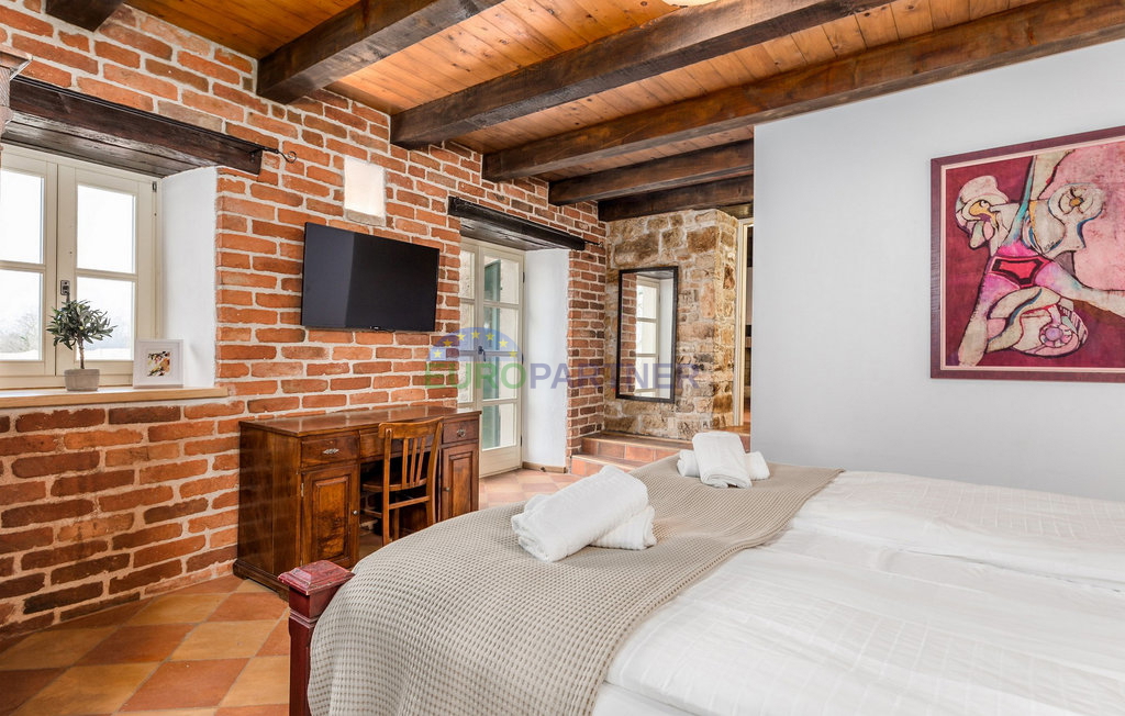 Pietra bellissima ai margini del villaggio, Tinjan