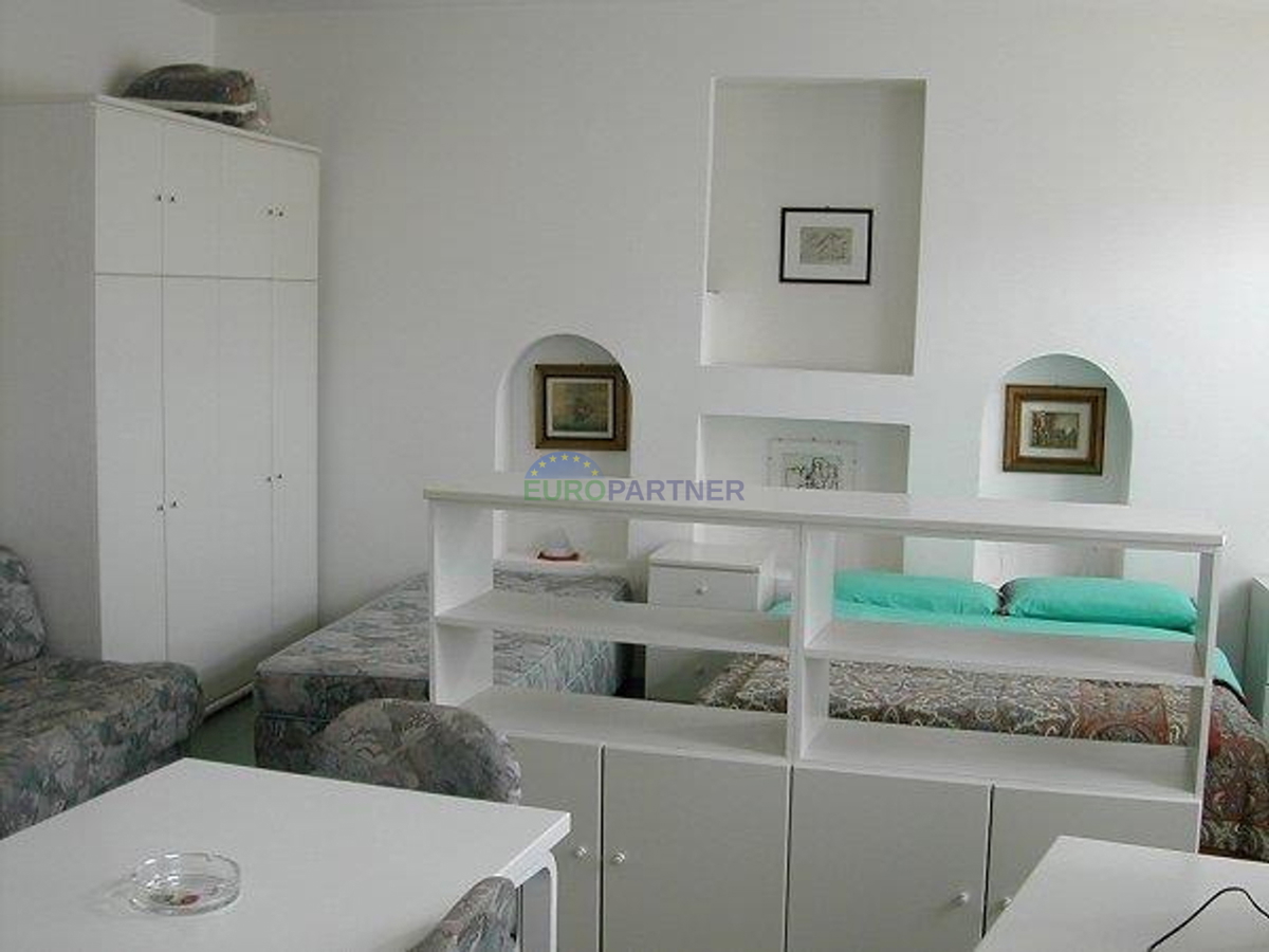 Istria, Rovigno, locale commerciale con appartamenti