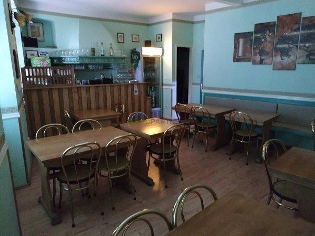 Istria, Rovigno, locale commerciale con appartamenti