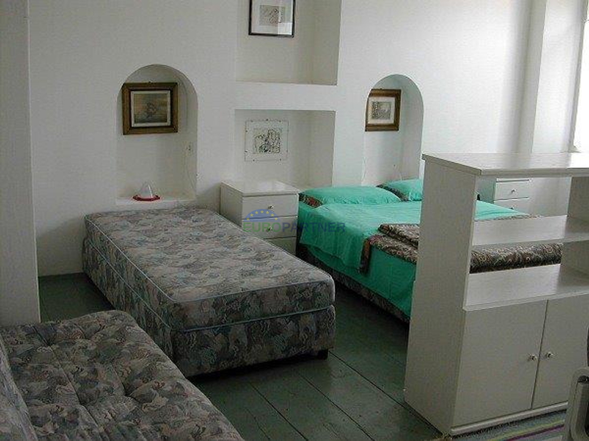 Istria, Rovigno, locale commerciale con appartamenti