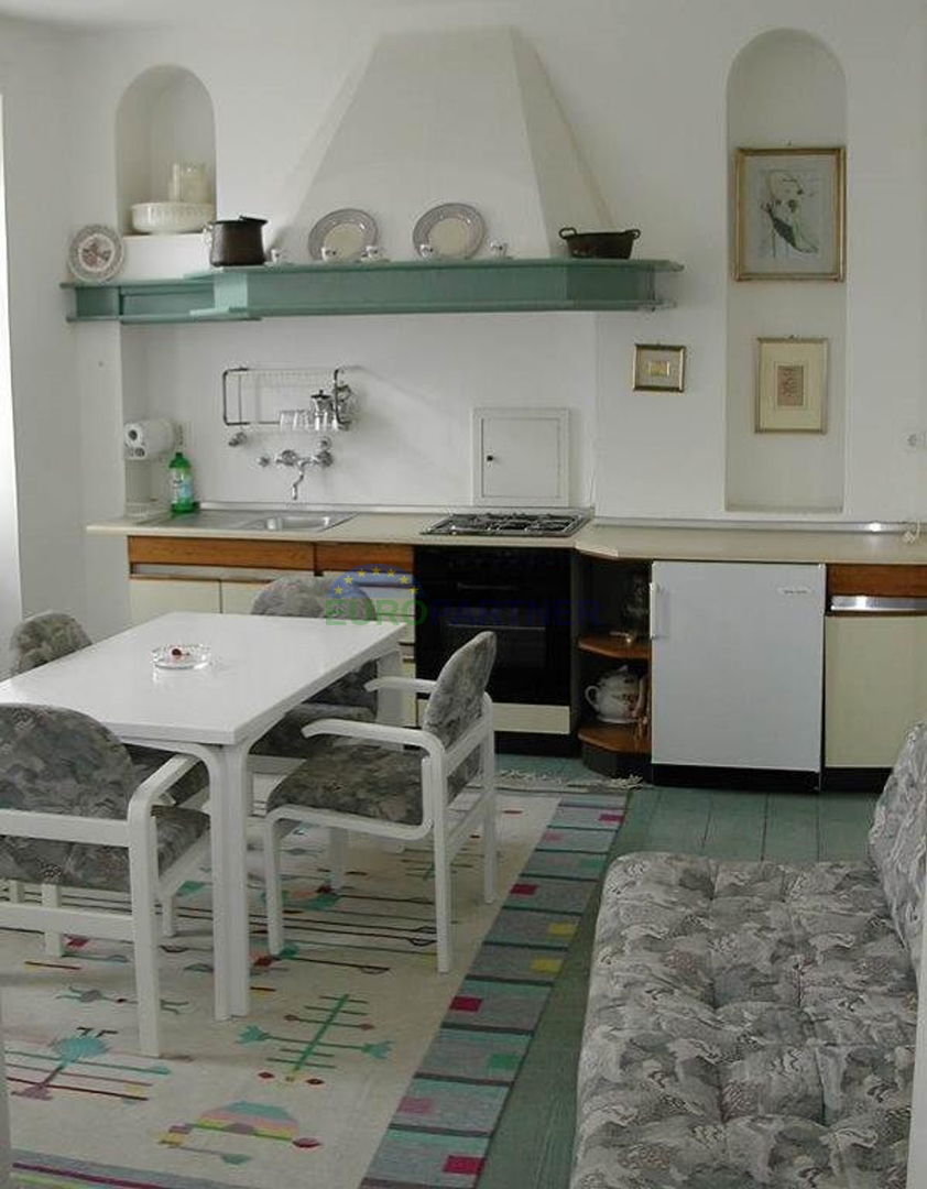 Istria, Rovigno, locale commerciale con appartamenti