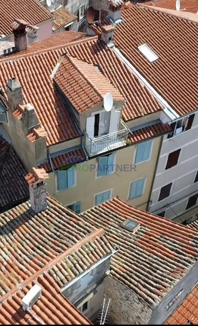 Istria, Rovigno, locale commerciale con appartamenti