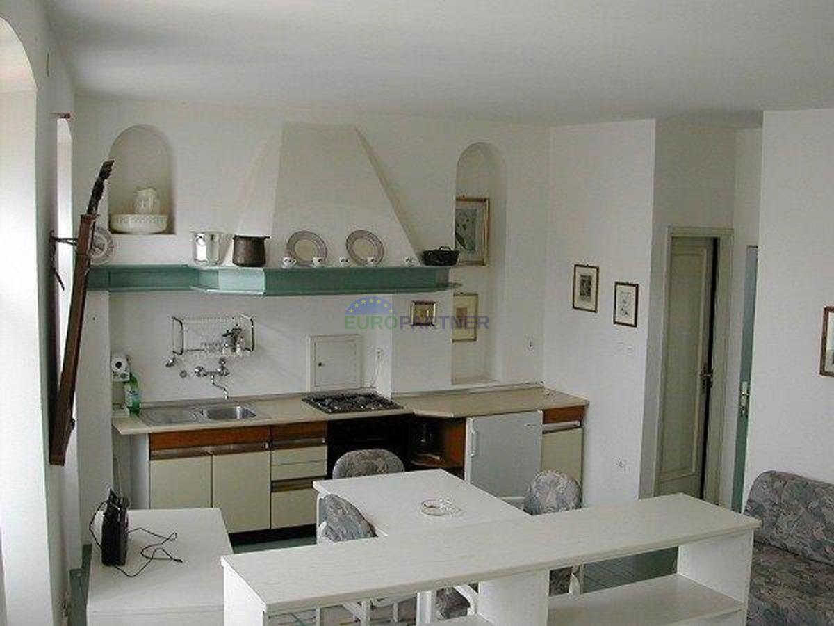 Istria, Rovigno, locale commerciale con appartamenti