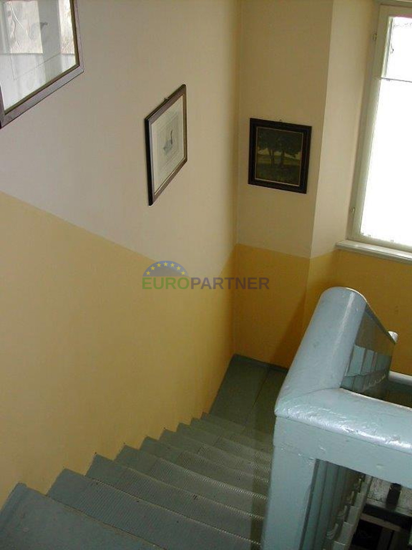 Istria, Rovigno, locale commerciale con appartamenti