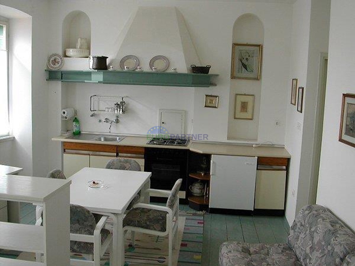 Istria, Rovigno, locale commerciale con appartamenti