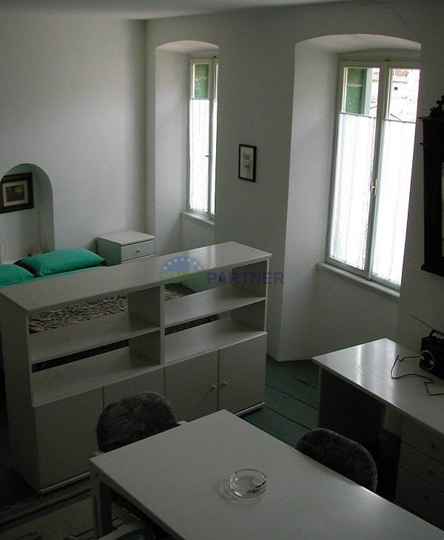 Istria, Rovigno, locale commerciale con appartamenti