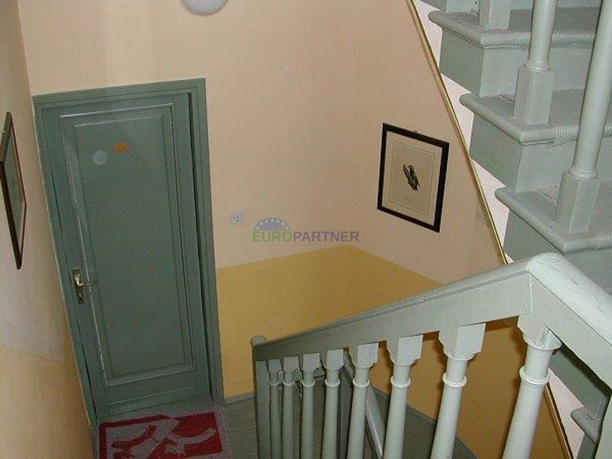 Istria, Rovigno, locale commerciale con appartamenti