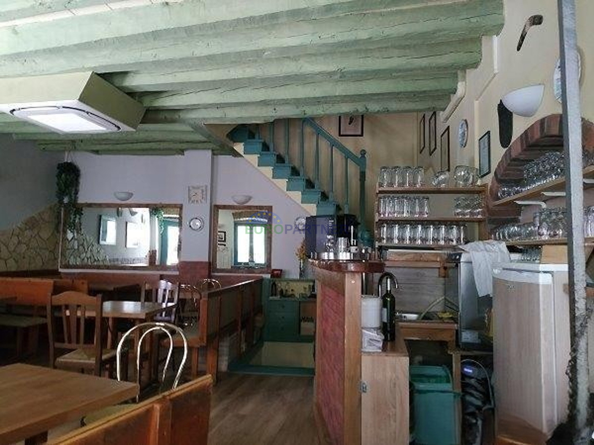 Istria, Rovigno, locale commerciale con appartamenti
