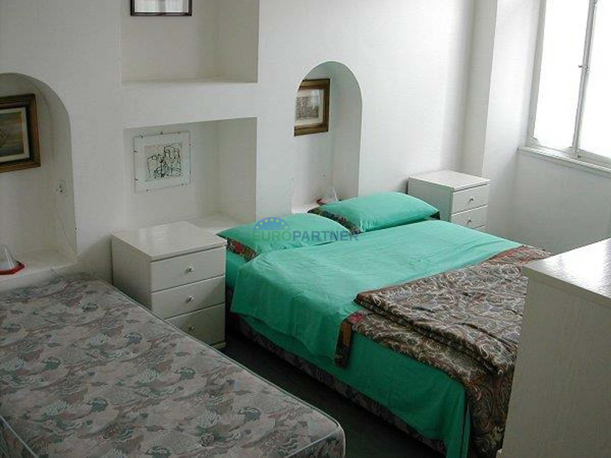 Istria, Rovigno, locale commerciale con appartamenti