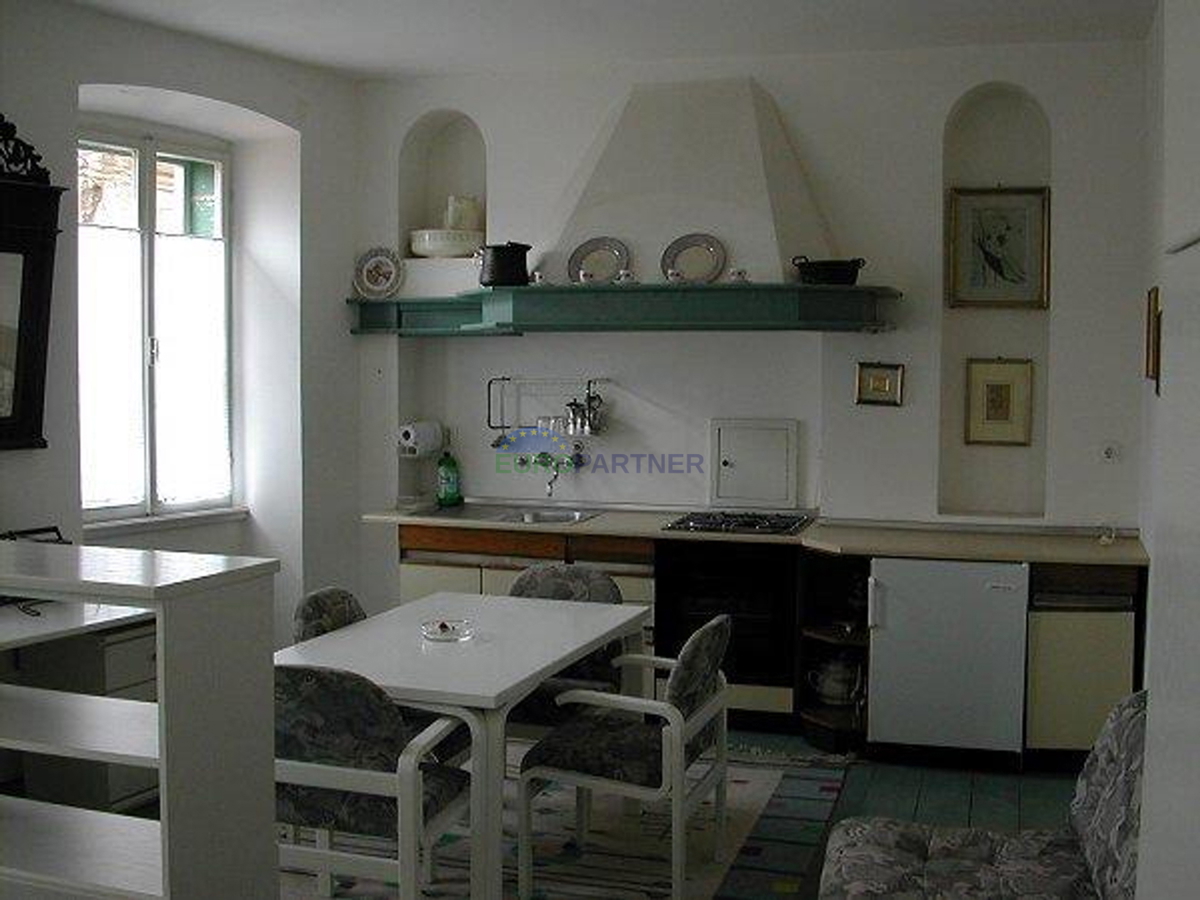 Istria, Rovigno, locale commerciale con appartamenti