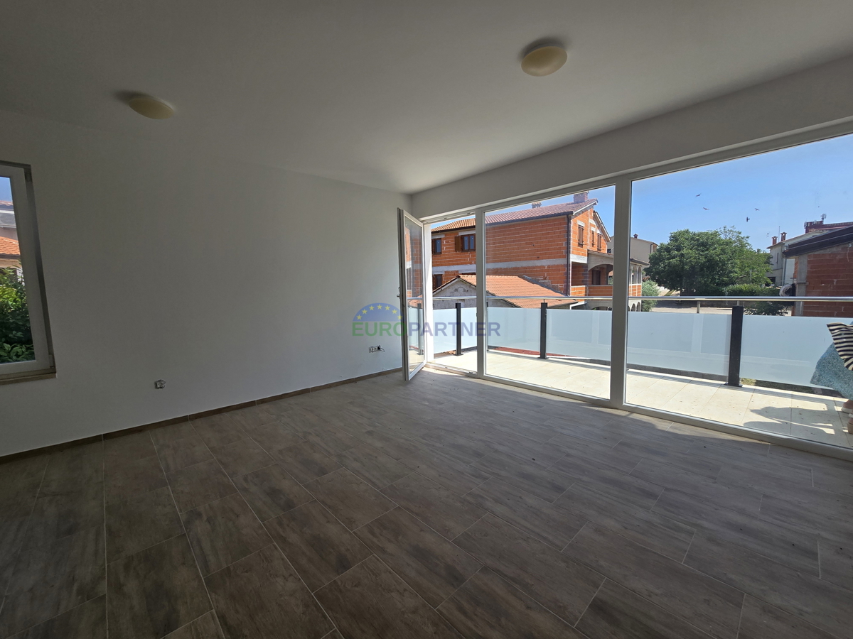 Casa con appartamenti con vista mare, periferia di Poreč