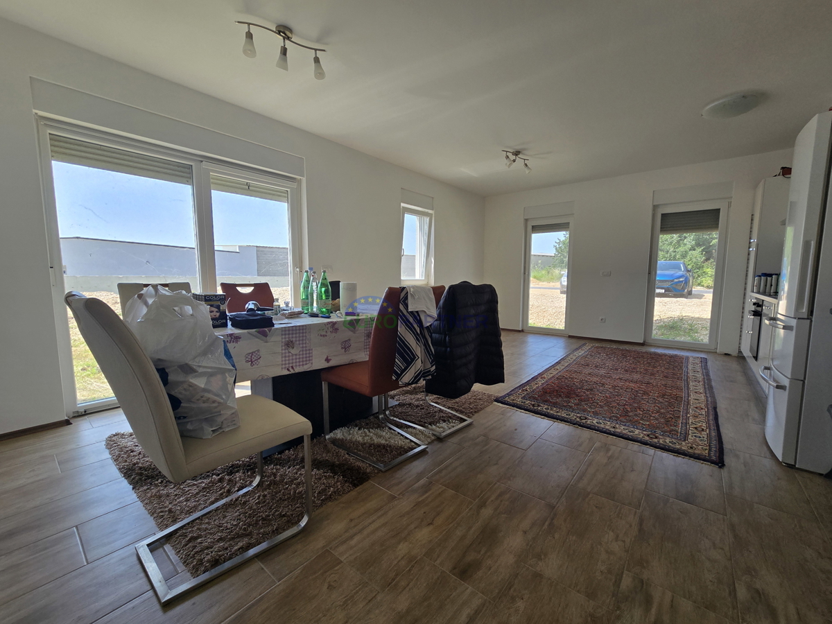 Casa con appartamenti con vista mare, periferia di Poreč