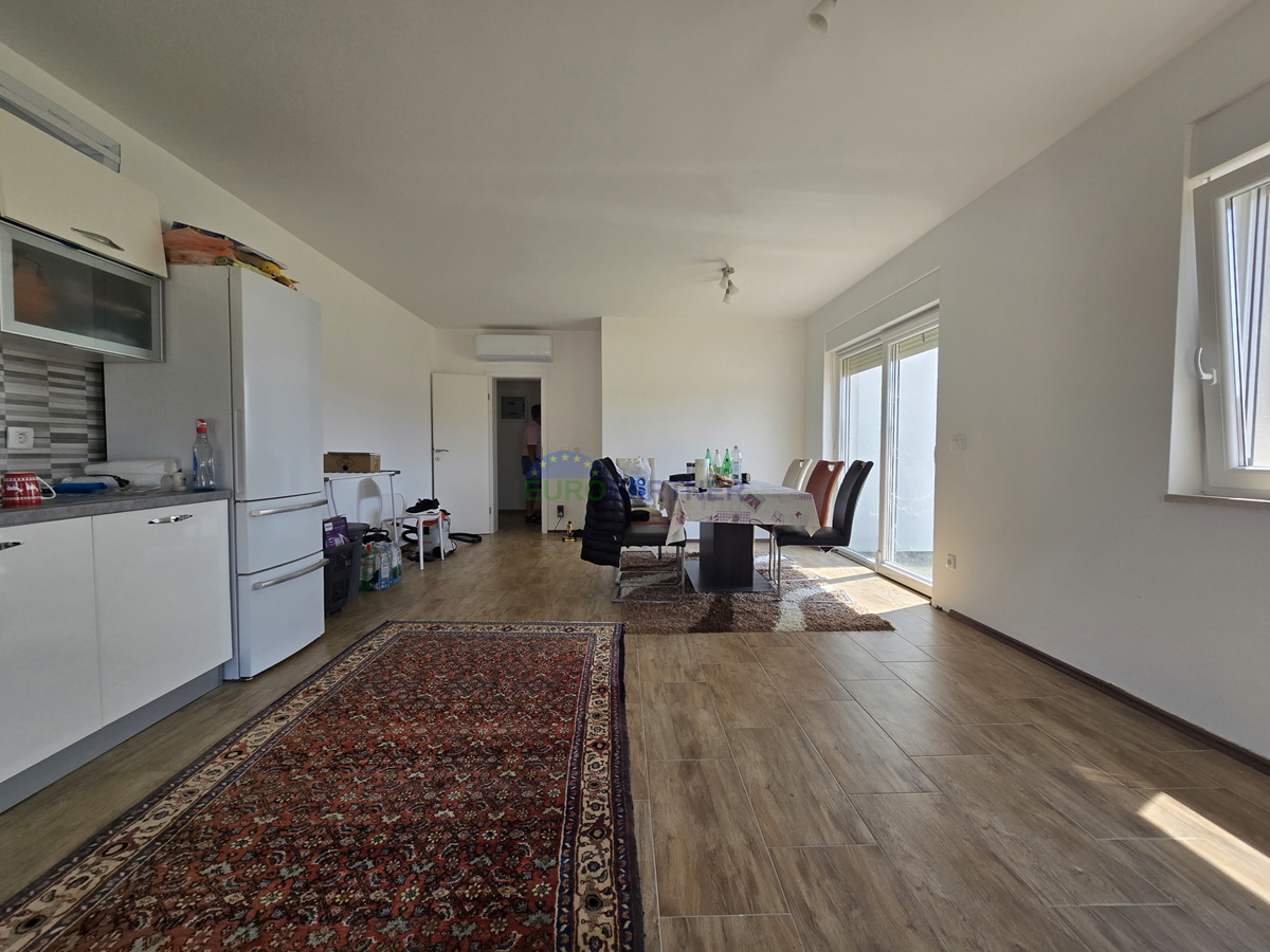 Casa con appartamenti con vista mare, periferia di Poreč