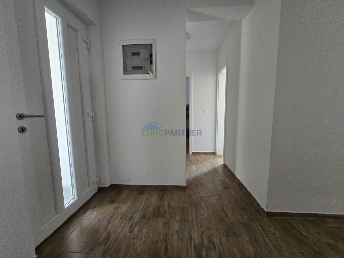 Casa con appartamenti con vista mare, periferia di Poreč