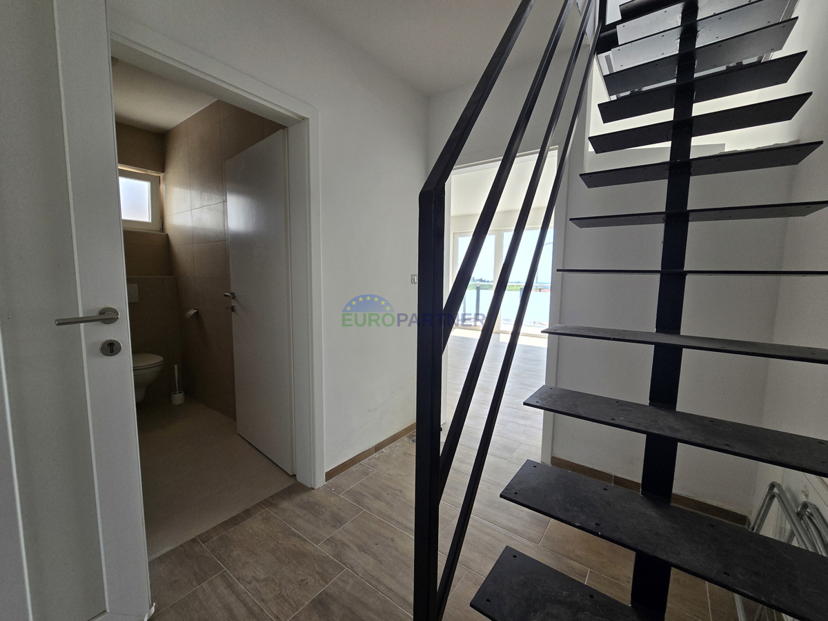 Casa con appartamenti con vista mare, periferia di Poreč
