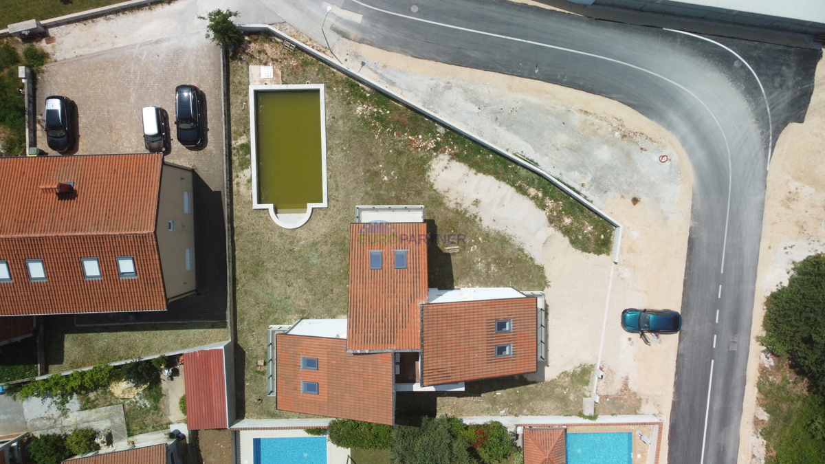 Casa con appartamenti con vista mare, periferia di Poreč