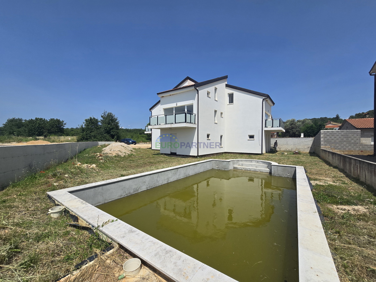 Casa con appartamenti con vista mare, periferia di Poreč