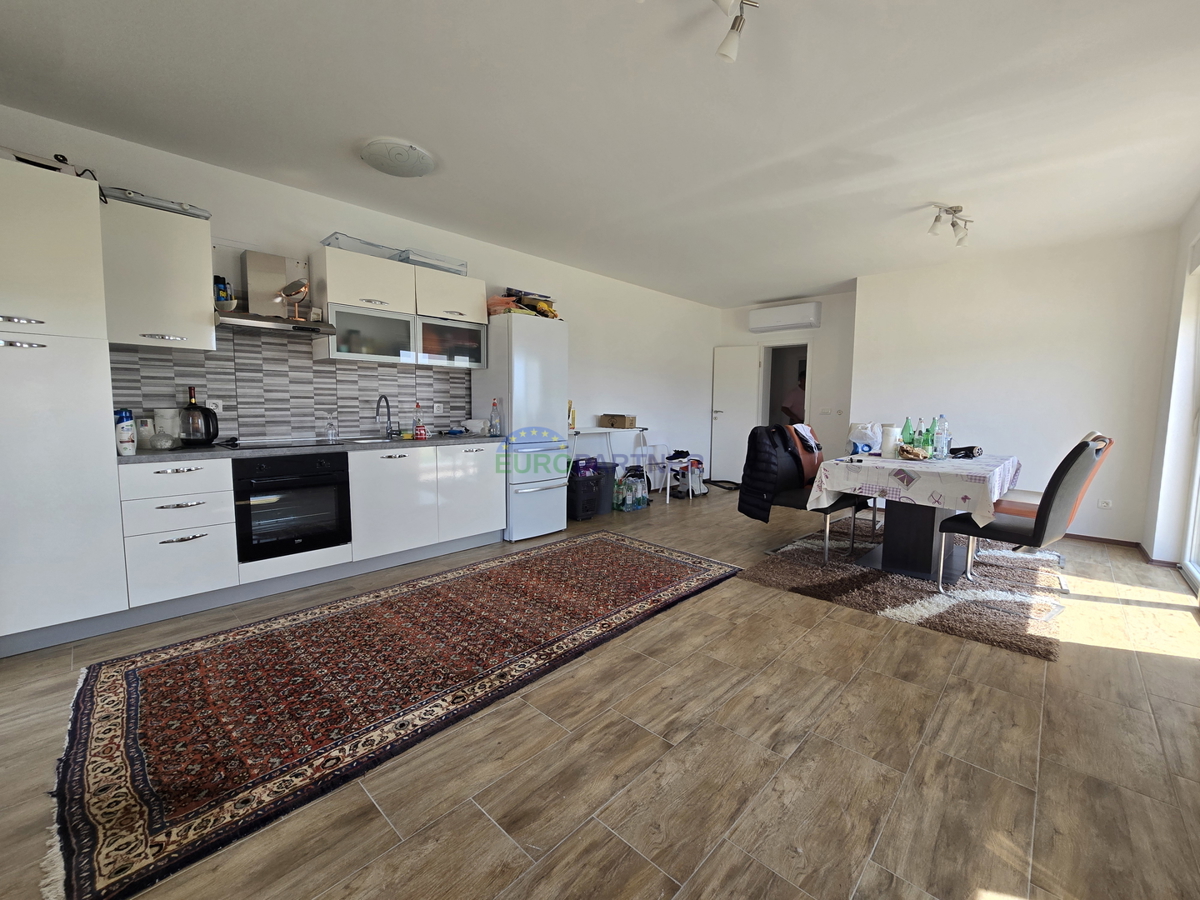 Casa con appartamenti con vista mare, periferia di Poreč