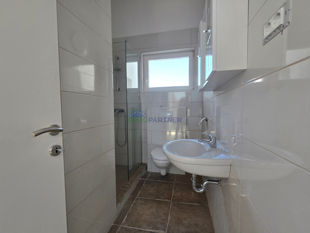 Casa con appartamenti con vista mare, periferia di Poreč