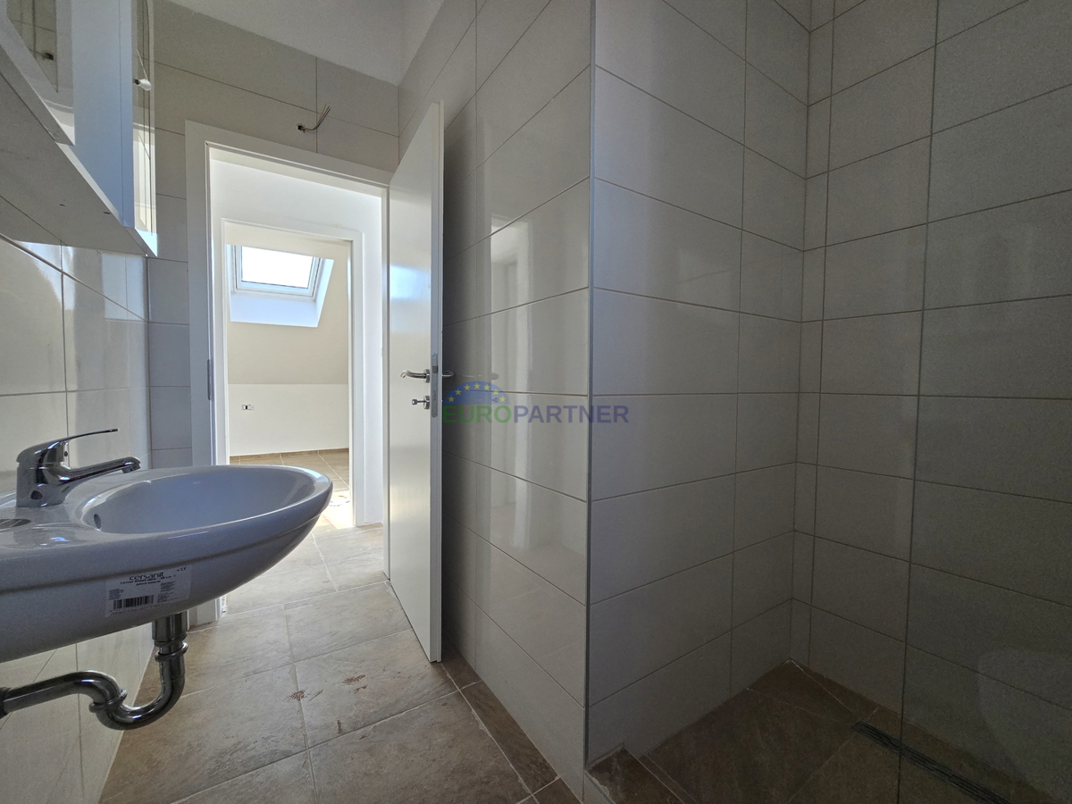 Casa con appartamenti con vista mare, periferia di Poreč