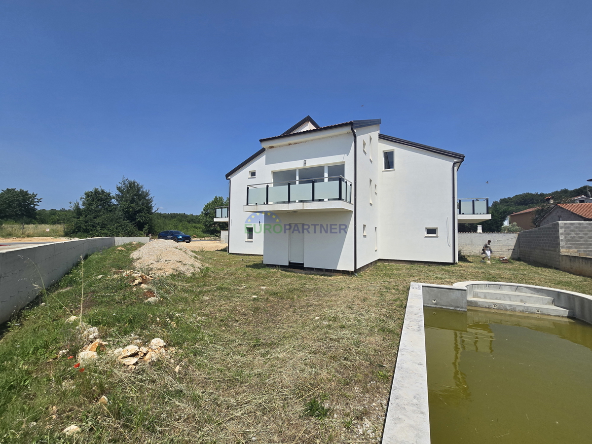 Casa con appartamenti con vista mare, periferia di Poreč