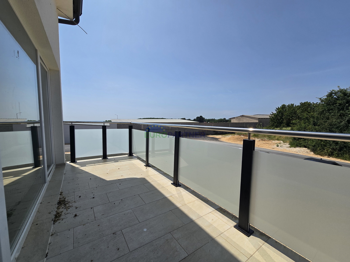 Casa con appartamenti con vista mare, periferia di Poreč