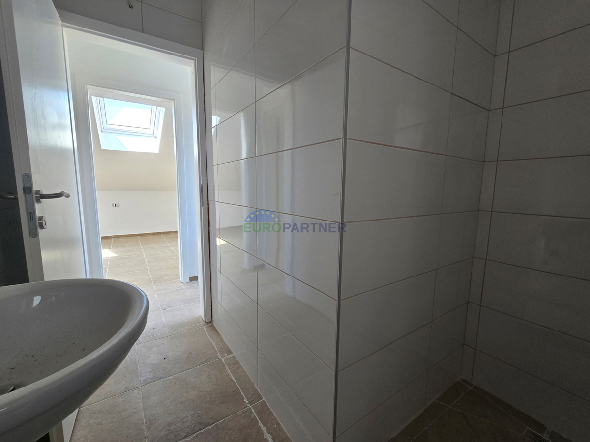 Casa con appartamenti con vista mare, periferia di Poreč