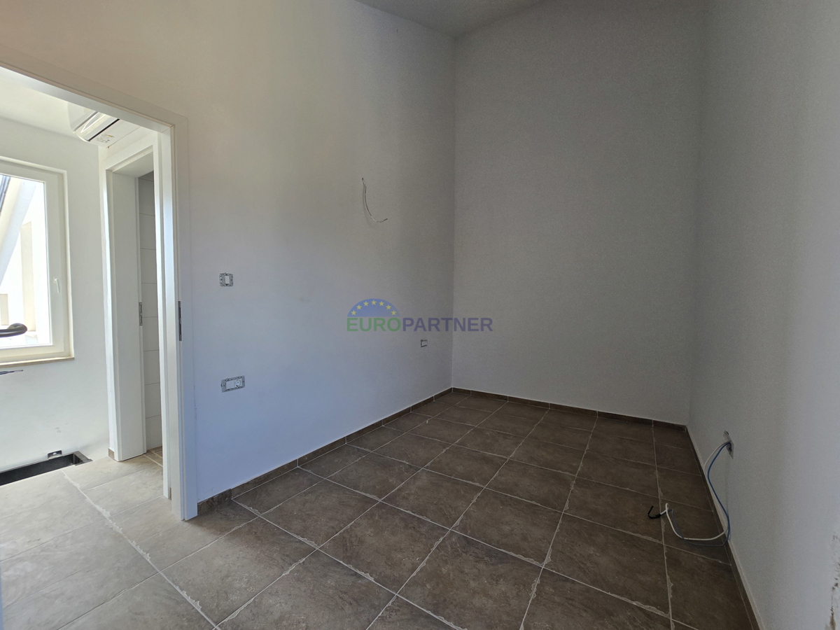 Casa con appartamenti con vista mare, periferia di Poreč
