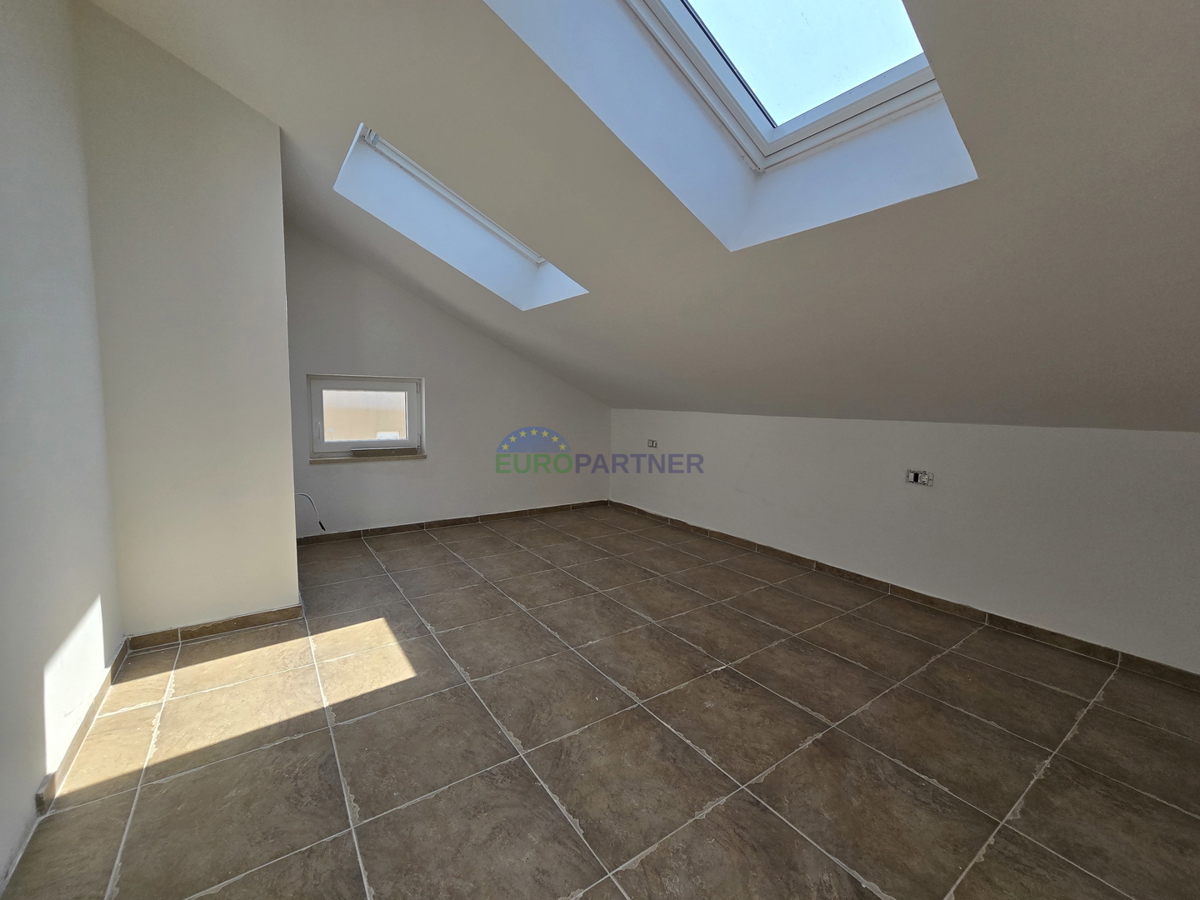 Casa con appartamenti con vista mare, periferia di Poreč