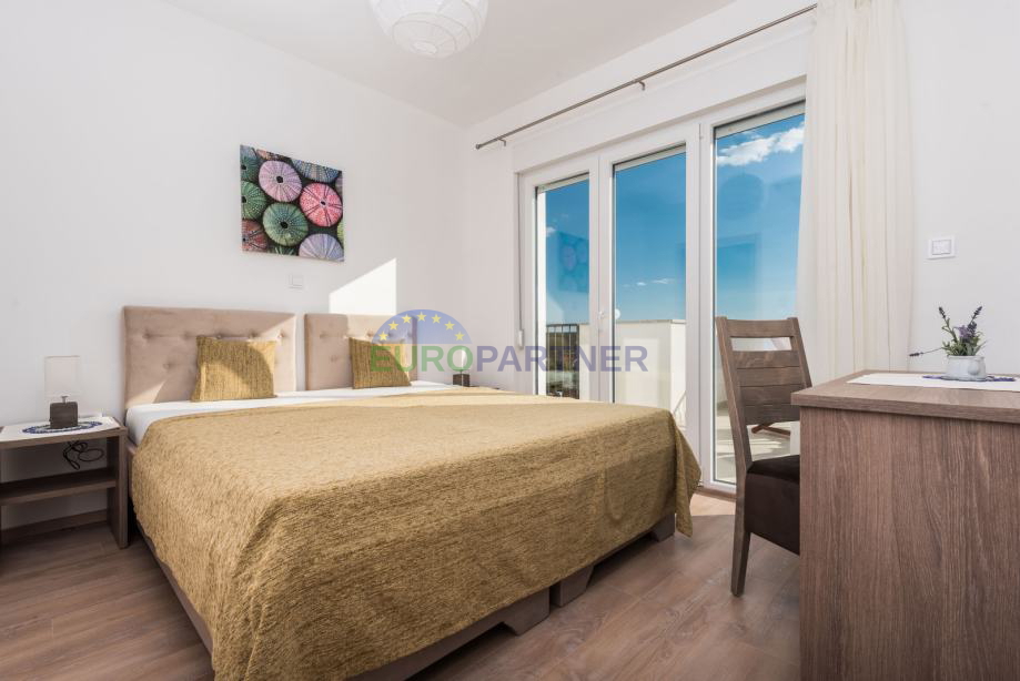 Villa con piscina, vista mare